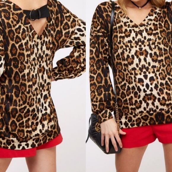 Leopard V Neck Buckle Top - Picture 2 of 16